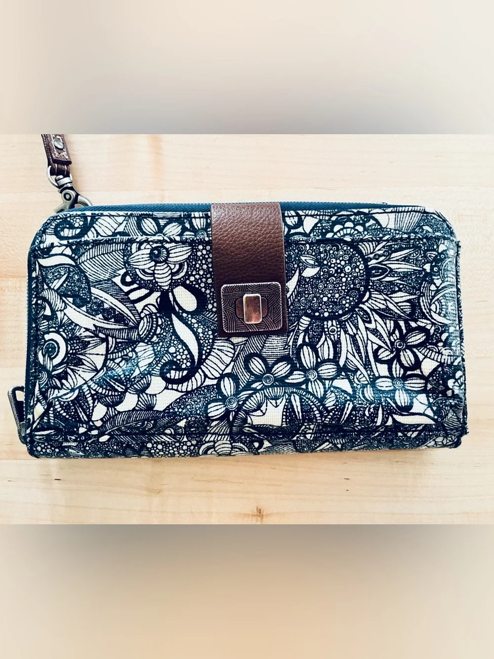 Sakroots Large Navy Blue/Brown Smartphone Crossbody Wallet